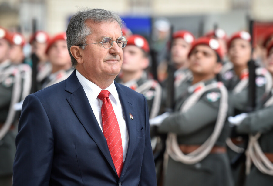 U PREDIZBORNOJ KAMPANJI OBEĆALI KRAĆE RADNO VRIJEME Sad Vlada uvodi radnu nedjelju