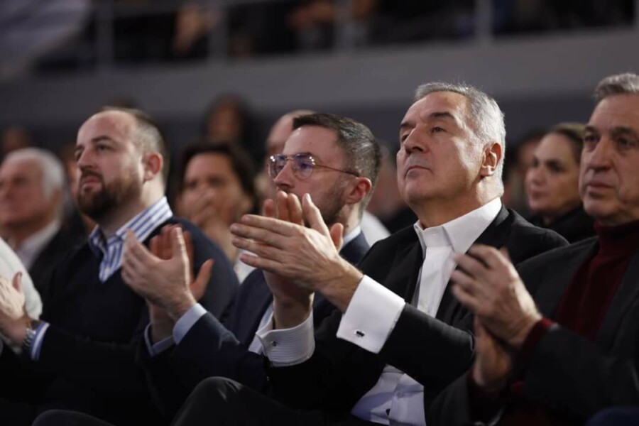 DPS i na današnji dan tuguje za NATO podrškom u narodu i patetišu za Milom Đukanovićem