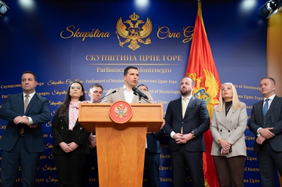 JANOVIĆ OKUPIO DPS-ovce Vlada Crne Gore više ne postoji