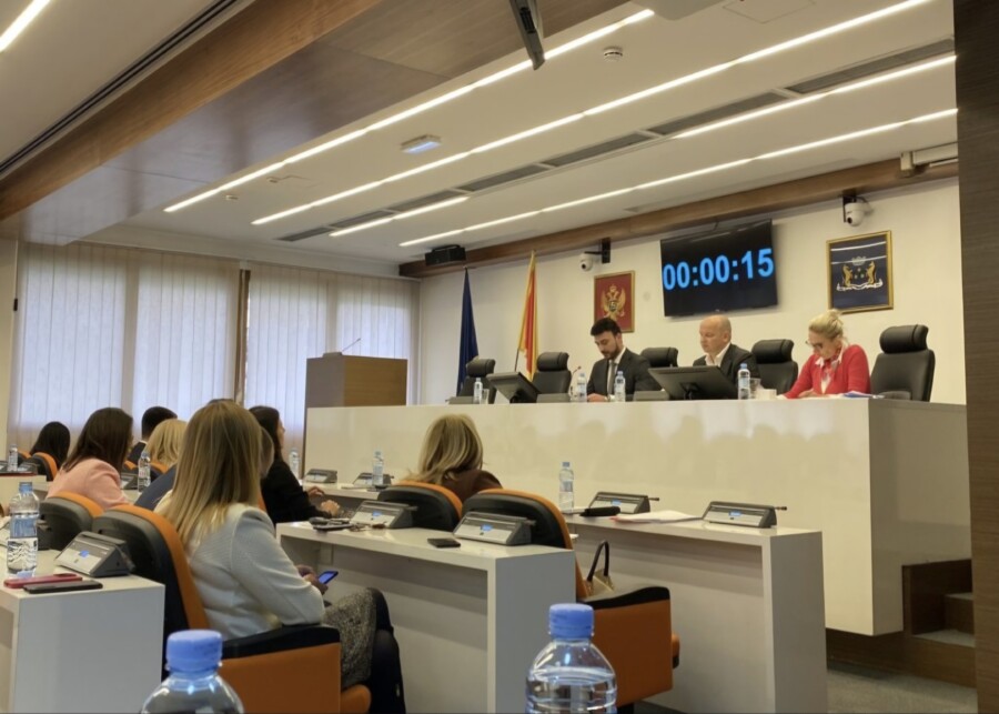 NISU HTJELI DA ČUJU PORUKU MILA BOŽOVIĆA Budva mora na vanredne izbore!