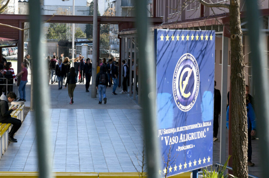 PRIJETEĆI MEJL Doći ću pred školu sa tri granate, pištoljem i mitraljezom