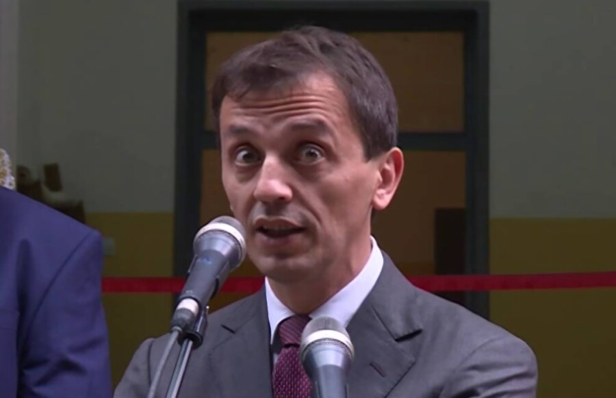 BOŠKOVIĆ Ministar vojni je savio kičmu pred Milanom Kneževićem