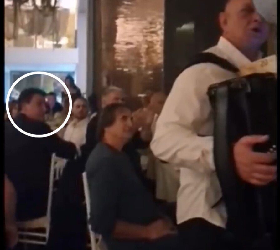 EKSKLUZIVNO Ministar pravde Andrej Milović derneči sa BIL licima uz harmoniku (video)