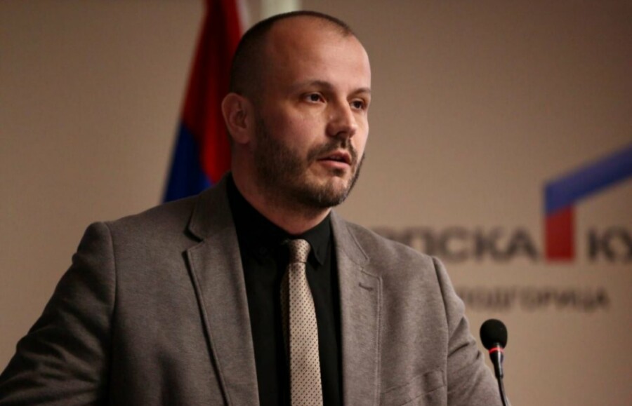 DAMJANOVIĆ Impresionira koliko se ministar odbrane Dragan Krapović uživio u ulogu kvislinga iz partizanskog filma