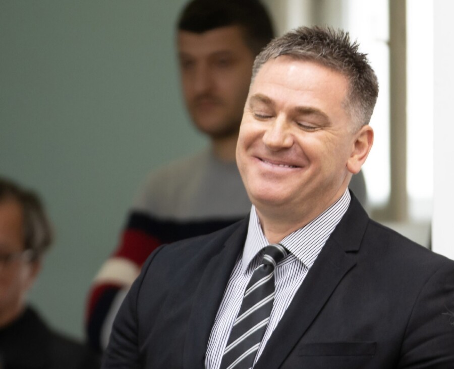 HUTER PRIZNAO Spasa nema od duhovitosti Milana Kneževića
