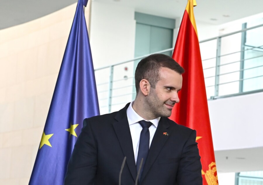 NJEMAČKI MEŠETAR TVDRI Milojko Spajić će podržati Rezoluciju o Srebrenici