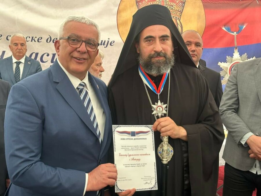 DOSTOJAN LIKA I DJELA MARKA DAKOVIĆA Andrija Mandić odlikovao Vladiku Metodija