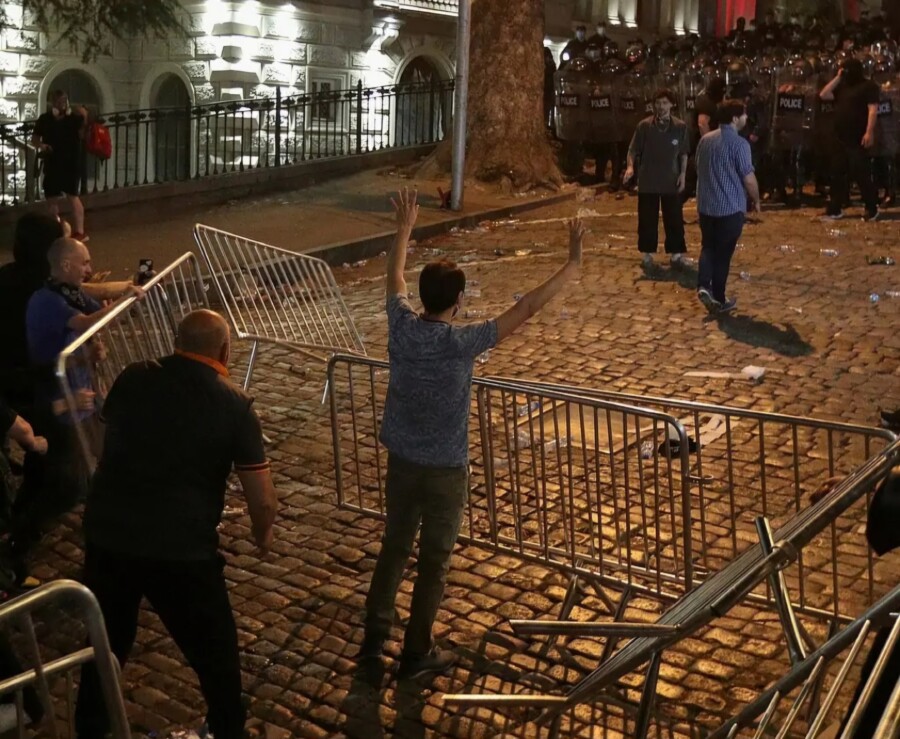 Šest policajaca teško povrijeđeno na rasturanju demonstracija u Tbilisiju