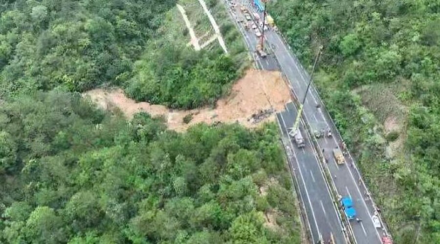 Najmanje 48 osoba poginulo nakon urušavanja dijela auto-puta u Kini