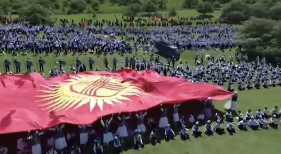 UZNEMIRUJUĆI SADRŽAJ Kamion bez vozača obarao djecu na skupu u Kirgiziji (video)