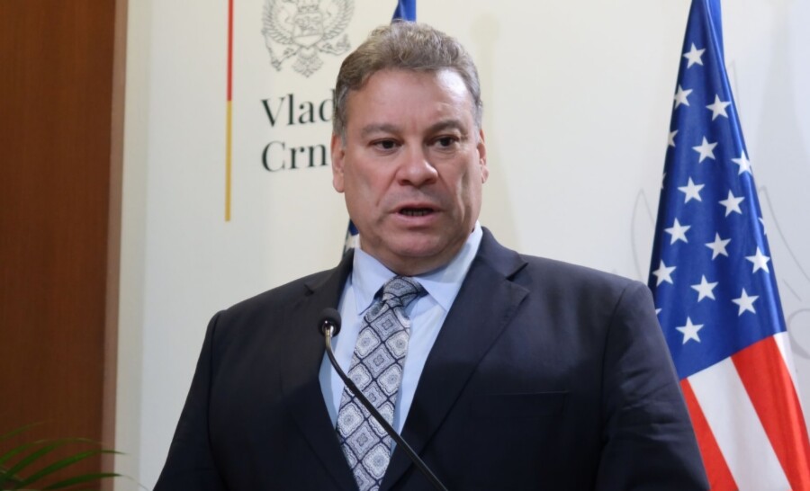 Američkog mešetara sa fotografije više nećemo gledati po regionu