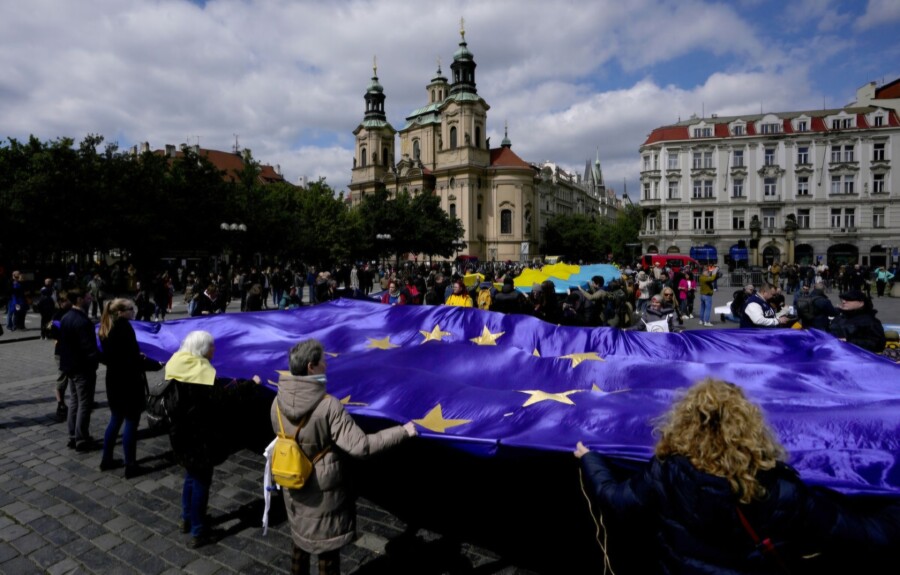 SLANJE TRUPA U UKRAJINU ISKLJUČENO KAO OPCIJA Evropska unika usaglasila nacrt bezbjednosnih garancija za Kijev