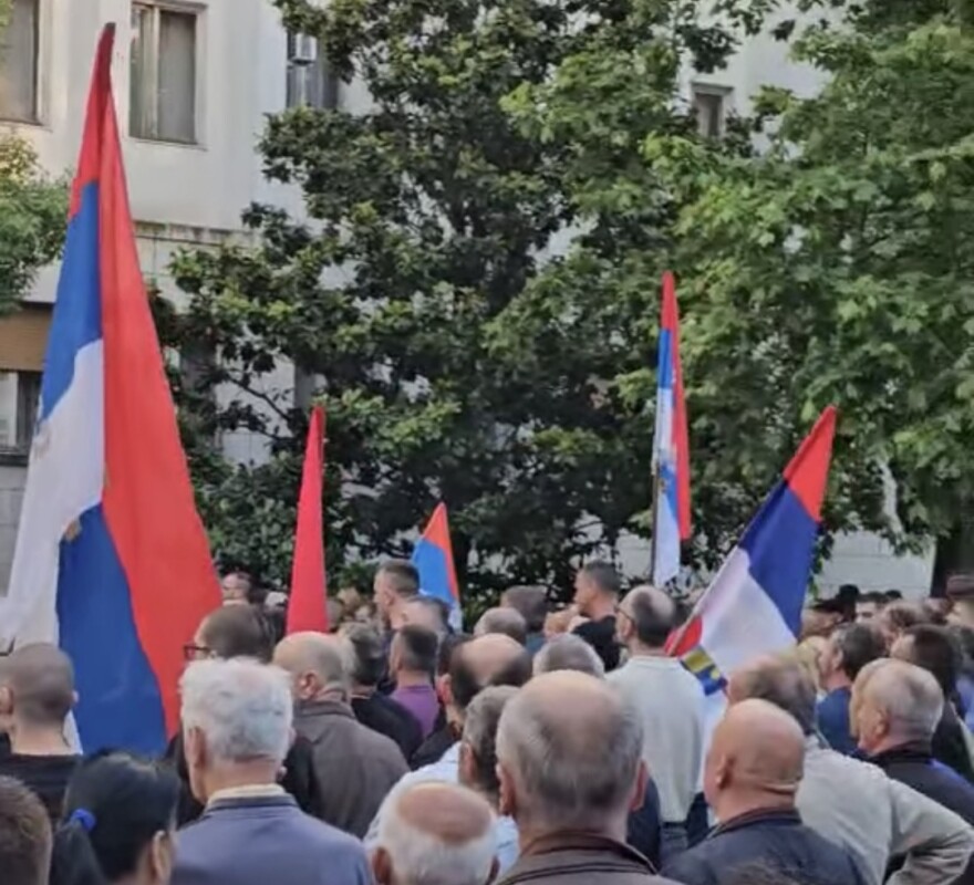 USTALA JE SRPSKA SPARTA Narod se dešava ispred Milojkovog kabineta i poručuje da su protesti tek počeli (video)