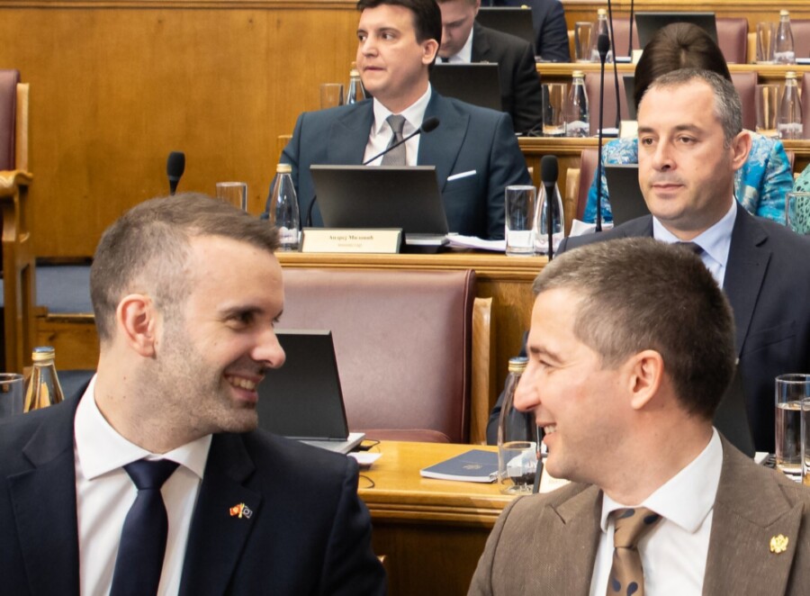 OBRUKAŠE NAS NA SVAKOM MJESTU I SVAKOJ PRILICI PES i Demokrate glasale da samoproglašeno Kosovo* postane pridruženi član PS NATO pakta