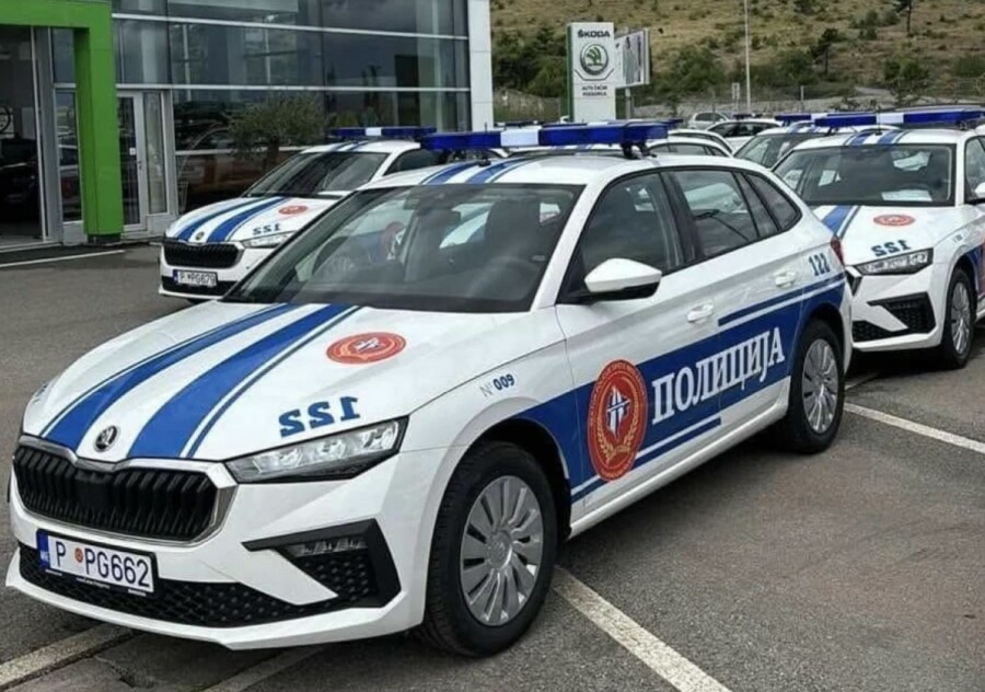 PREKO ČAČKA U CRNU GORU Stigle češke "škode skala" sa natpisom ПОЛИЦИЈА