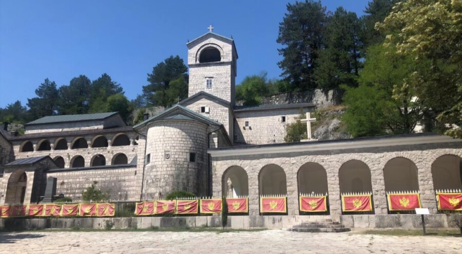 Iz Mitropolije ekspresno odgovorili Milanu Kneževiću zbog javnih tajni o kojima je progovorio