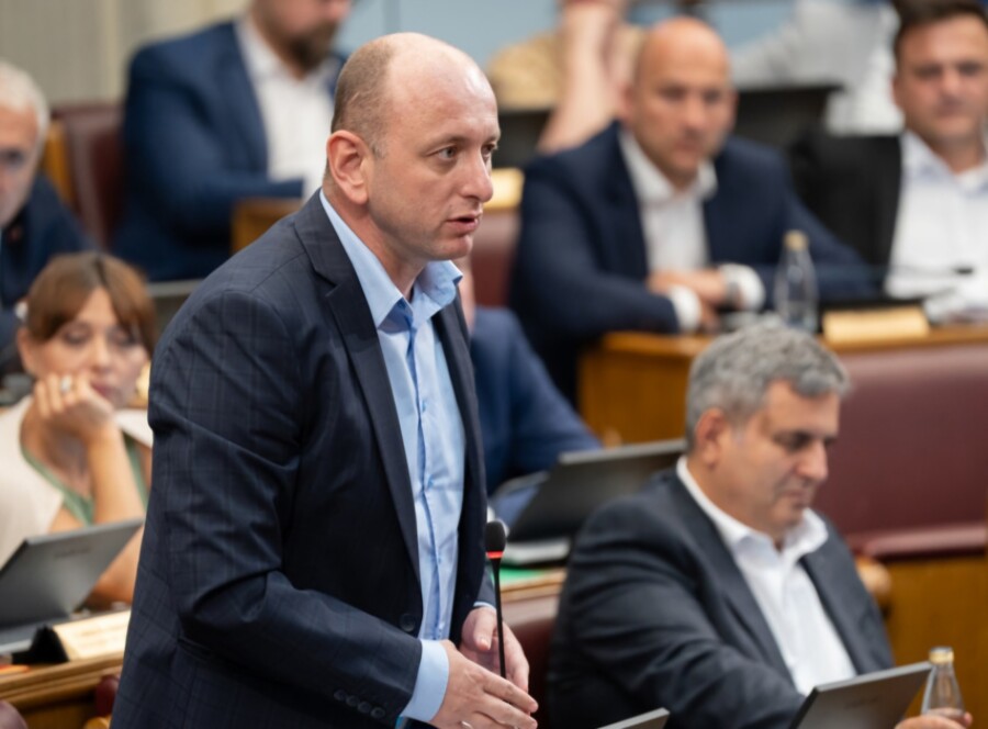 KNEŽEVIĆ Štreber Jakov Milatović je marioneta britanske ambasade
