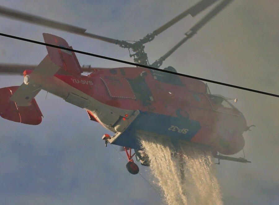 Ruski helikopter "Kamov" u pripravnosti za gašenje požara u Pljevljima