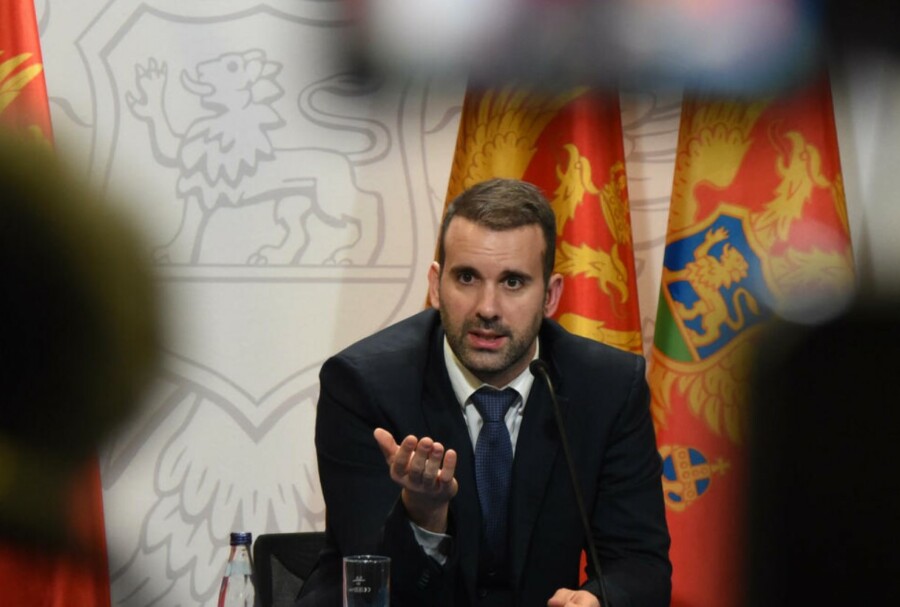 KOMŠIJSKA POSLA Hrvati tvrde da ih je "dvolični" Spajić prevario i spremaju "žestok" odgovor