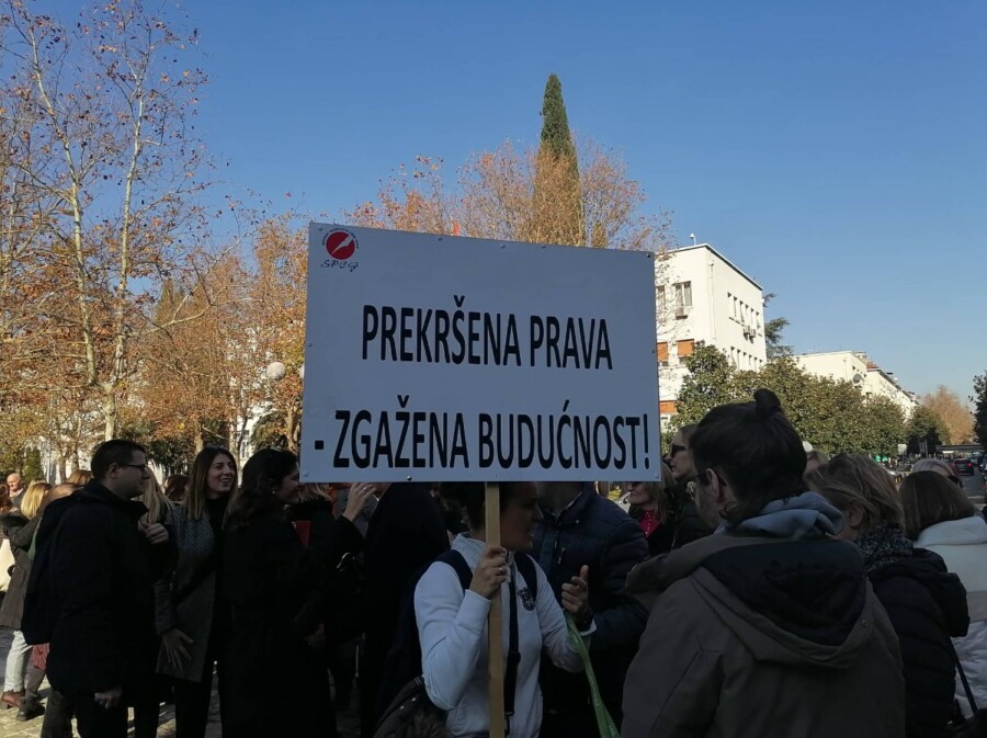 Prosvjetarima "suvom platom" umanjuju zarade do 30 odsto