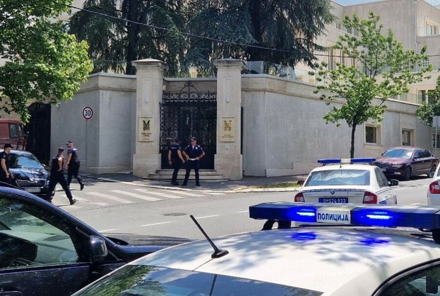 TERORISTIČKI NAPAD U BEOGRADU Pripadnik Žandarmerije pogođen samostrijelom, napadač likvidiran