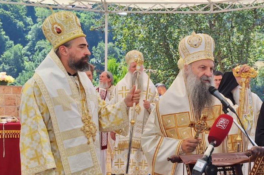 Poruke Patrijarha Porfirija i Vladike Metodija iz mnogostradalne Velike (foto)