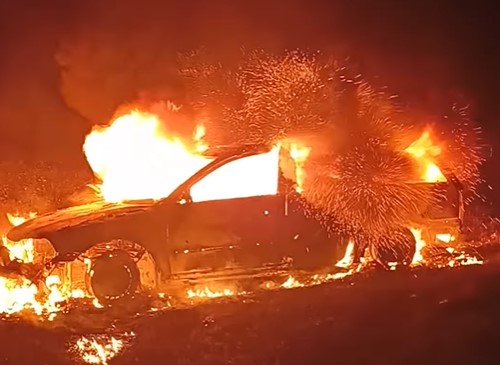 Menadžeru Opštine Andrijevica zapaljen automobil (video)