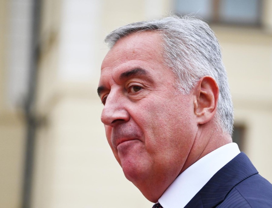 MEDO GAZI I NEMA MILOSTI UIKS i Spuž najbolje rešenje za bezbjednost Mila Đukanovića