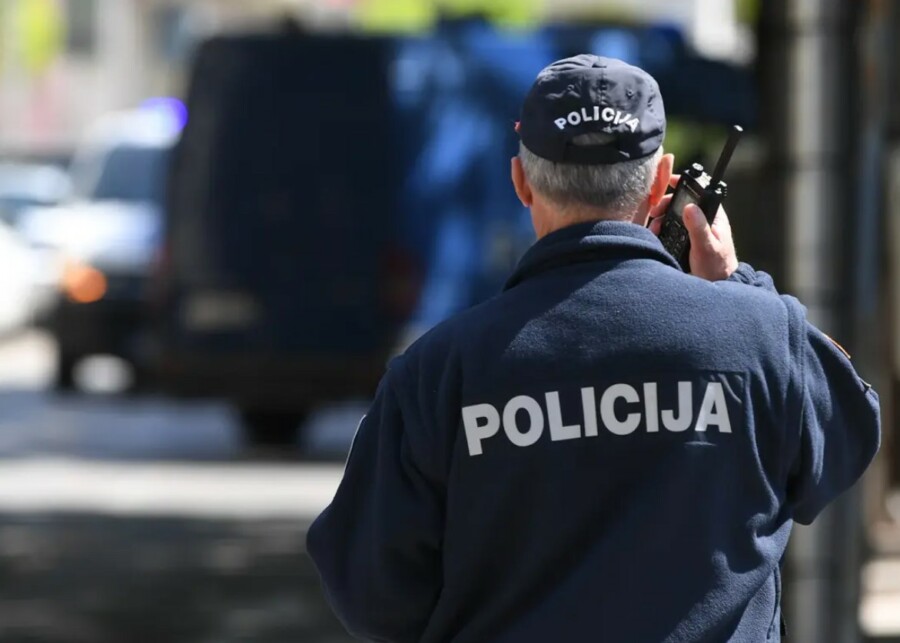 ZLOSTAVLJALI U IME DRŽAVE Uhapšena dva aktivna i jedan bivši policajac iz ekipe Petra Lazovića