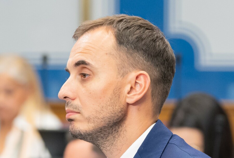 Konatar uslikao Spajićevog ujaka i direktora PES-a sa Milošem Bešićem (foto)