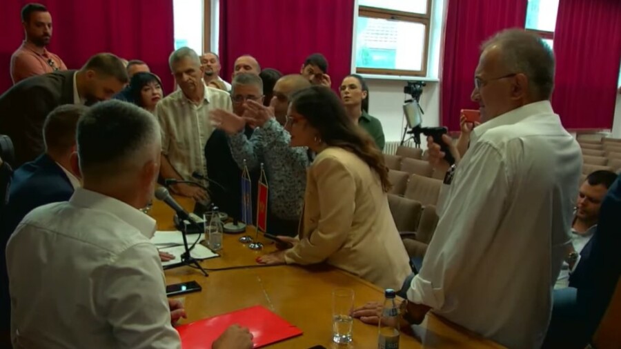 NASRĆU NA VUKOVIĆA Ništa od smjene Marka Kovačevića, DPS odbornici sa satelitima "iskaču iz kože"