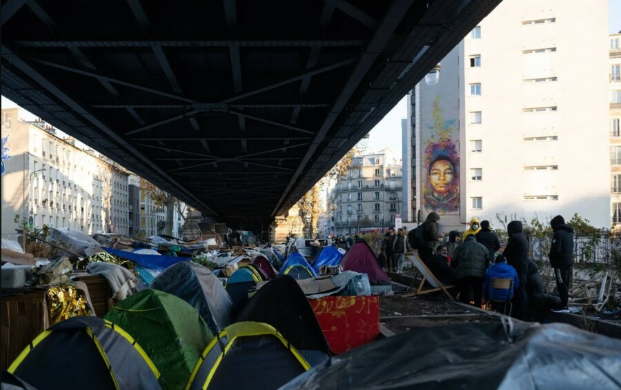Policija i sudovi Pariza izbacili iz grada oko pet hiljada beskućnika