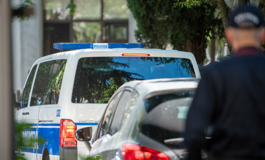 Crnogorska policija saslušala suprugu teroriste koji je samostrelom pogodio srpskog žandarma