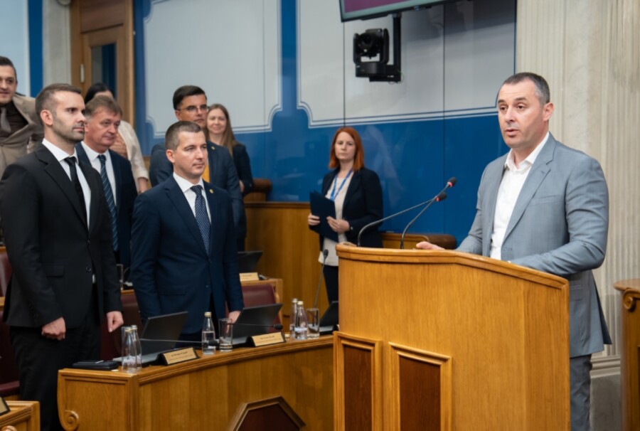 JADNO I BIJEDNO Premijer Spajić se uzimanjem funkcije osvetio Šćekiću zbog Srebrenice