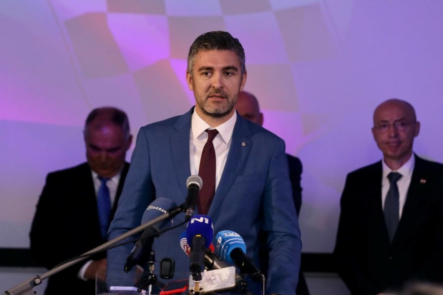 NOVA USTAŠKA SVINJARIJA Gradonačelnik Dubrovnika klicao - "Bog i Hrvati za dom spremni"