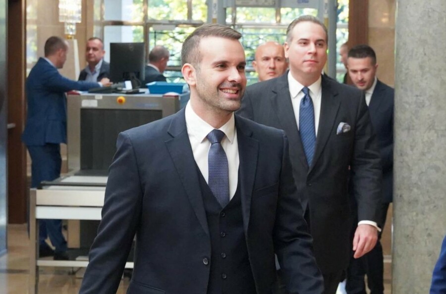 NOVA TRVENJA U MILOJKOVOM POKRETU Šef diplomatije podnio ostavku na sve funkcije u PES-u