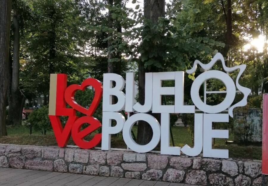 Po nalogu Bošnjačke stranke popločani mezari na bjelopoljskom trgu