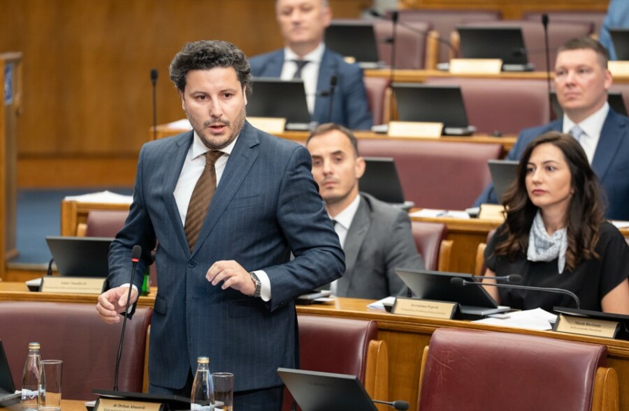 ABAZOVIĆ Milojko pobjegao sa premijerskog sata uz pomoć DPS-a
