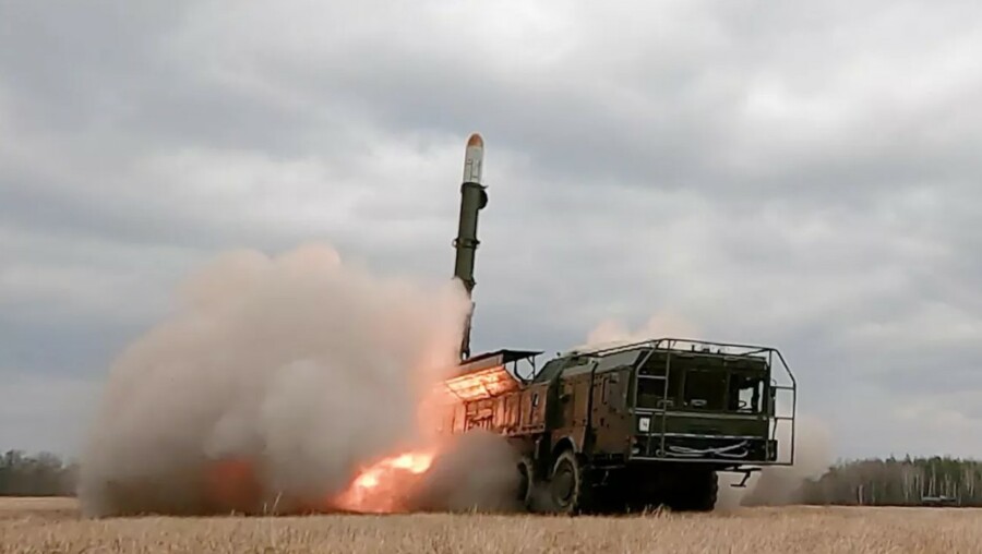 Rusi pogodili sedam ukrajinskih aviona Su-27 tokom raketnog napada (video)