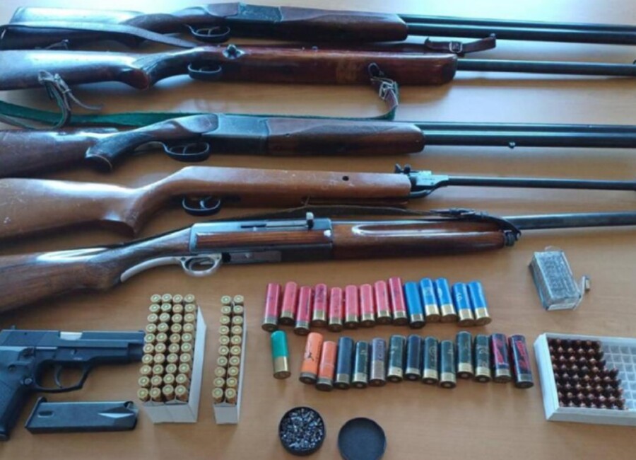 POSVAĐAO SE SA KOMŠIJOM PA DOŠLA POLICIJA Cetinjaninu pronađen arsenal oružja