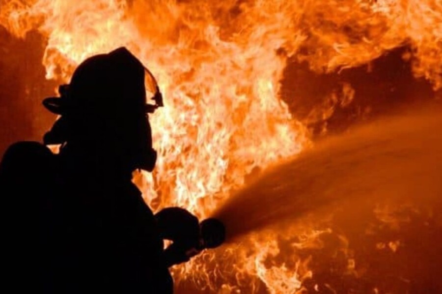 DROMADER PRIZEMLJEN Bukti veliki požar u Paštrovićima