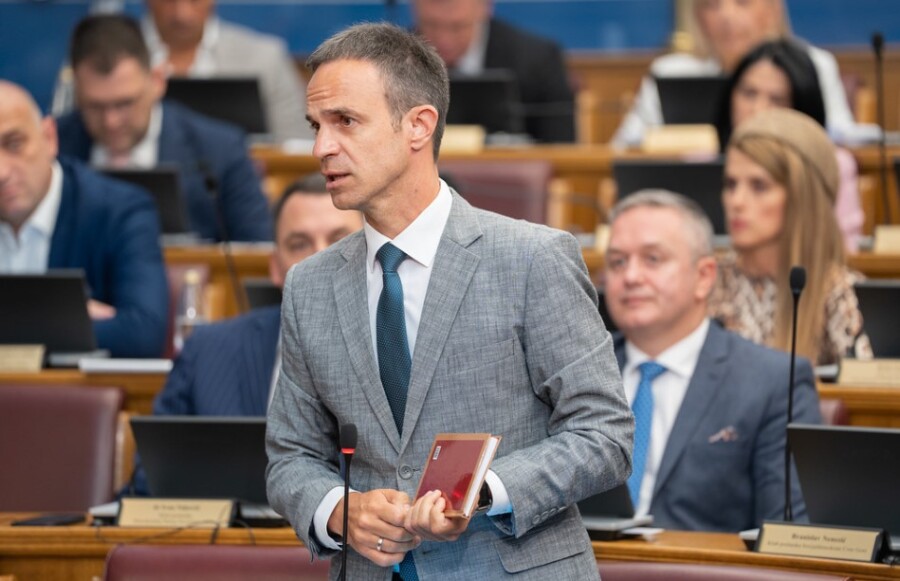 Evropski savez samostalno u Podgorici sa Mugošom na čelu, u Gusinju sa Bošnjačkom strankom