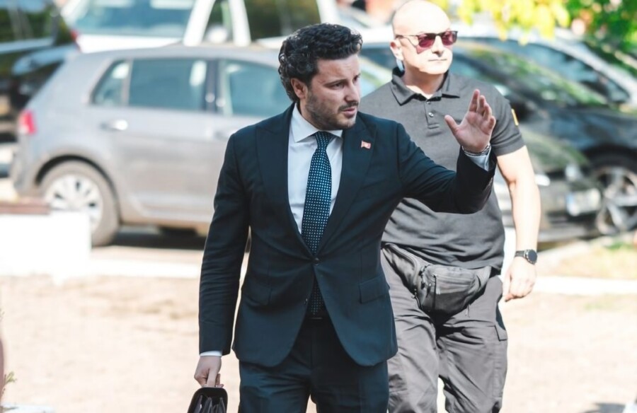 Vlasnik Bemaksa sa ekipom napustio restoran nakon što se pokoškao sa Abazovićem