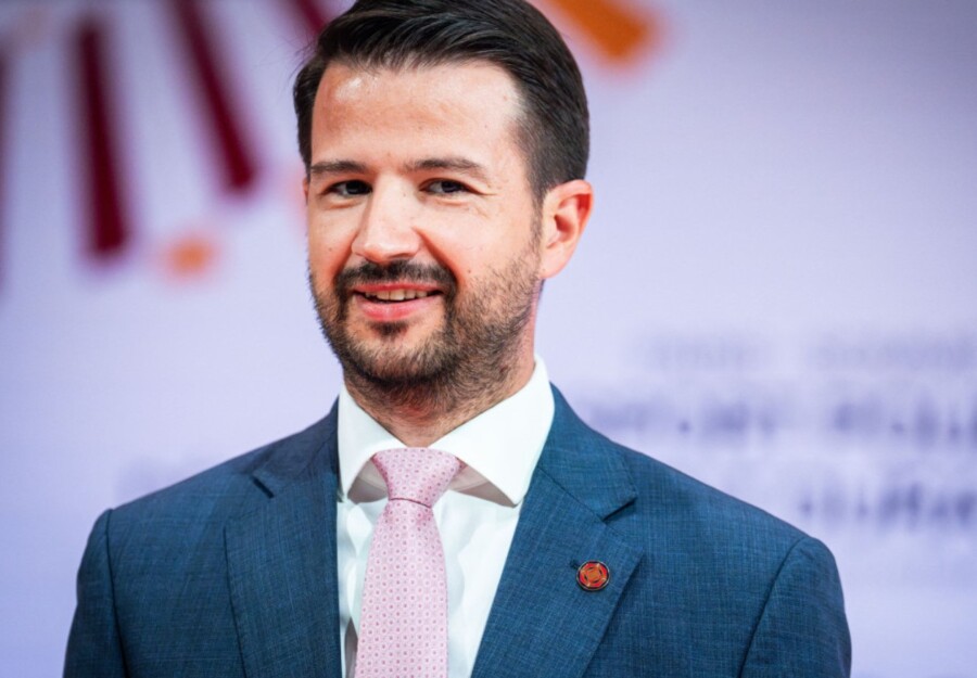 Milatović tvrdi da se uvodi loša praksa partijske kontrole obrazovnih institucija
