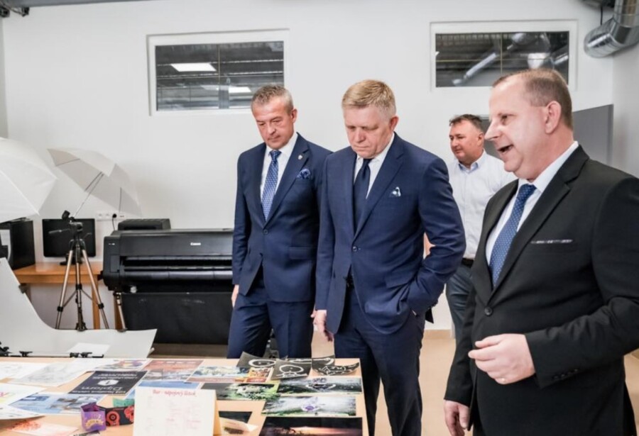 JEZIVO Robertu Ficu stiglo pismo sa metkom