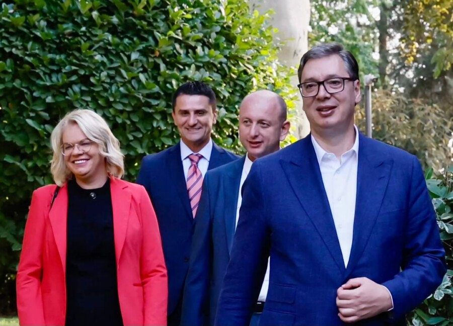 Vučić sa predstavnicima Vlade CG imao sastanak o brojnim pitanjima od interesa za Srbiju i Crni Goru