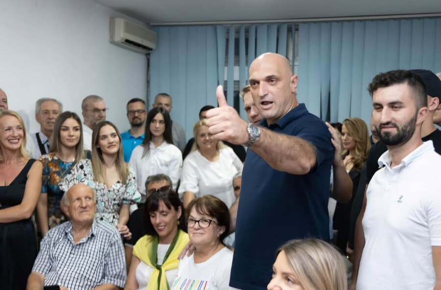 Nermin Abrić sa svojim DPS pristašama predao izbornu listu u Podgorici