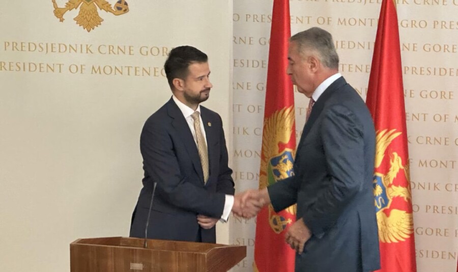 ISPLIVALI RANI RADOVI JAKOVA Milatović branio ekonomski program Mila Ðukanovića
