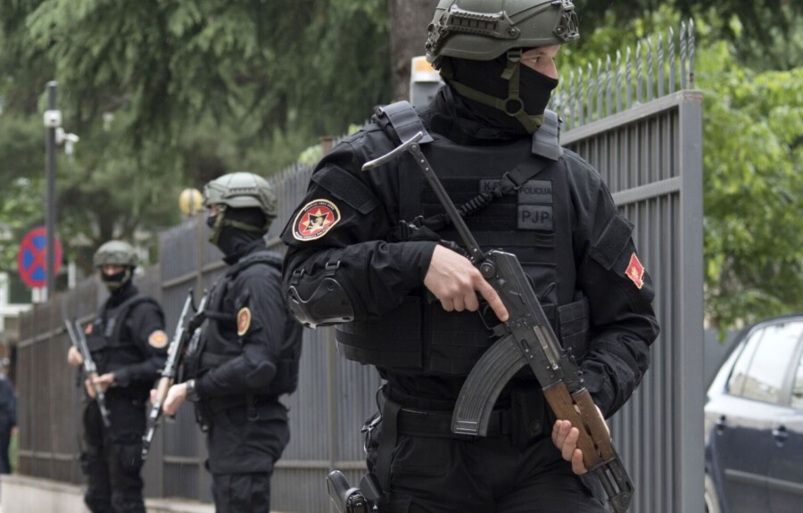 OPSADNO STANJE SPO po nalogu SDT-a hapsi u Budvi