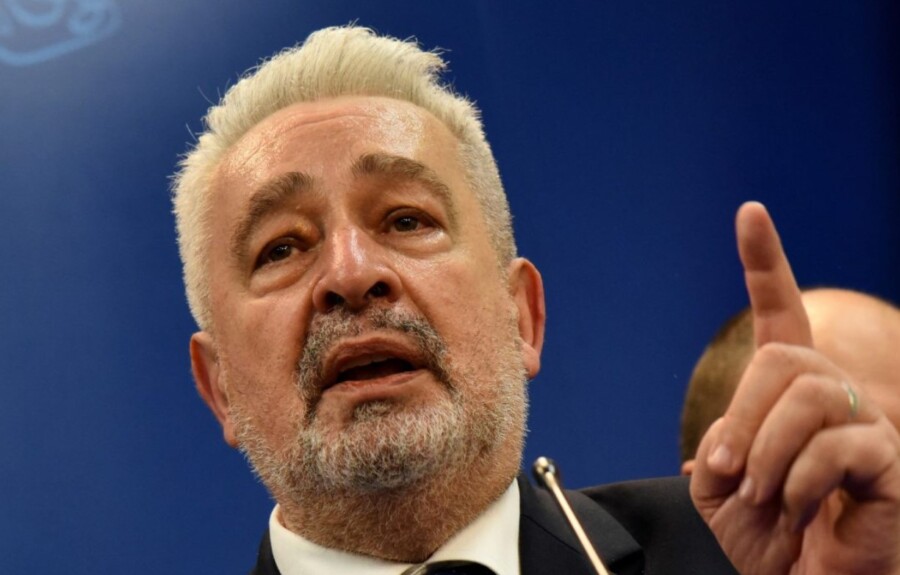 PRVOSASTRUGANI PAMETUJE Nezadovoljni političari pobjedu četiri godine provlače kroz blato